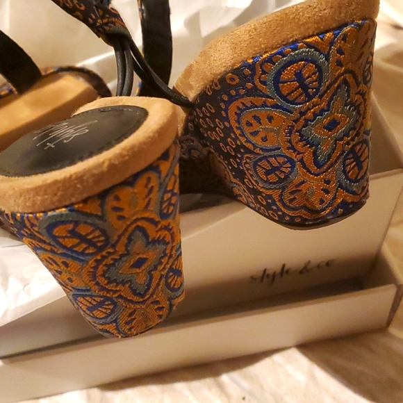 Multicolored Wedges - Picture 5 of 6